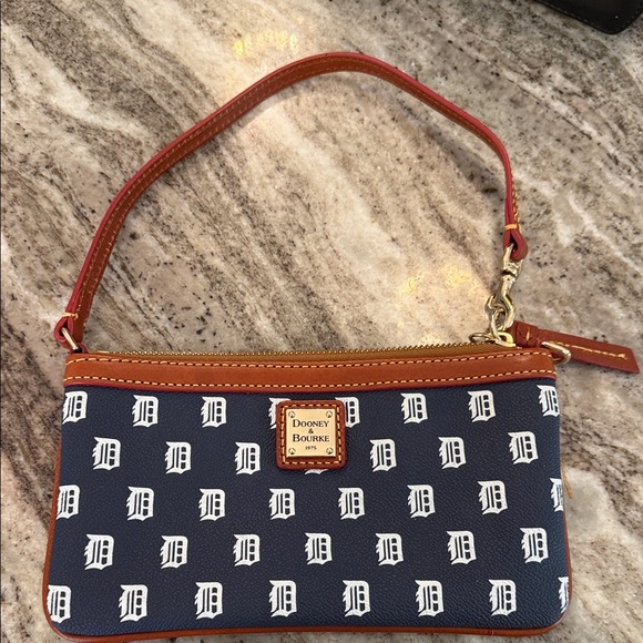 Dooney & Bourke Detroit Tigers Navy Wristlet - Picture 5 of 5